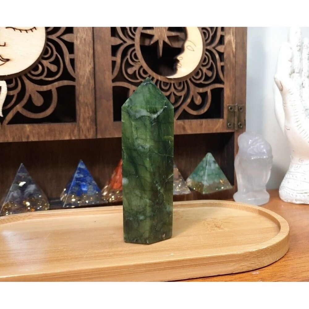 Nephrite Jade Crystal Tower - Picture 4 of 5